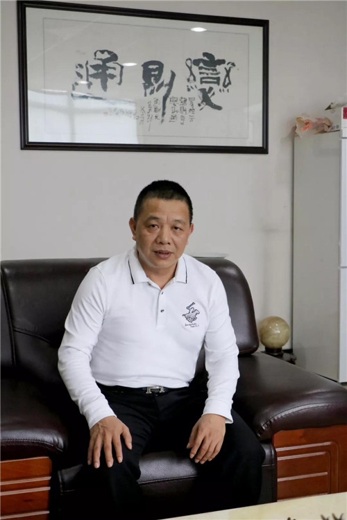龙宇电子董事长陈建新与客户携手做大做强